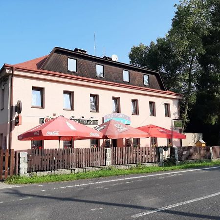 Penzion Restaurace Zatisi ルンブルク エクステリア 写真