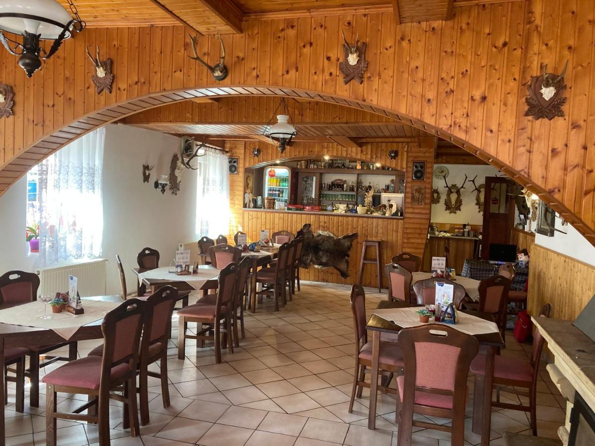 Penzion Restaurace Zatisi ルンブルク エクステリア 写真