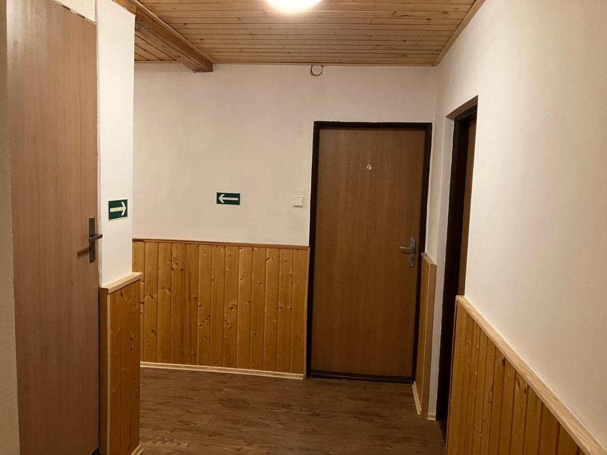 Penzion Restaurace Zatisi ルンブルク エクステリア 写真